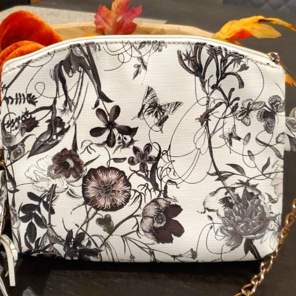 Cute floral crossbody - Picture 5 of 8